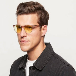 BB11292 - Man wearing yellow-tinted glasses