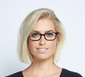 Woman wearing BBGPH9OCB9 glasses