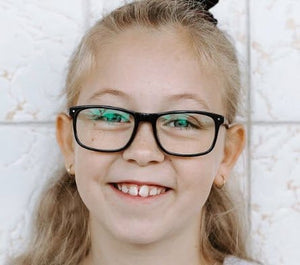 Smiling girl wearing glasses - BBY9QDSDW6