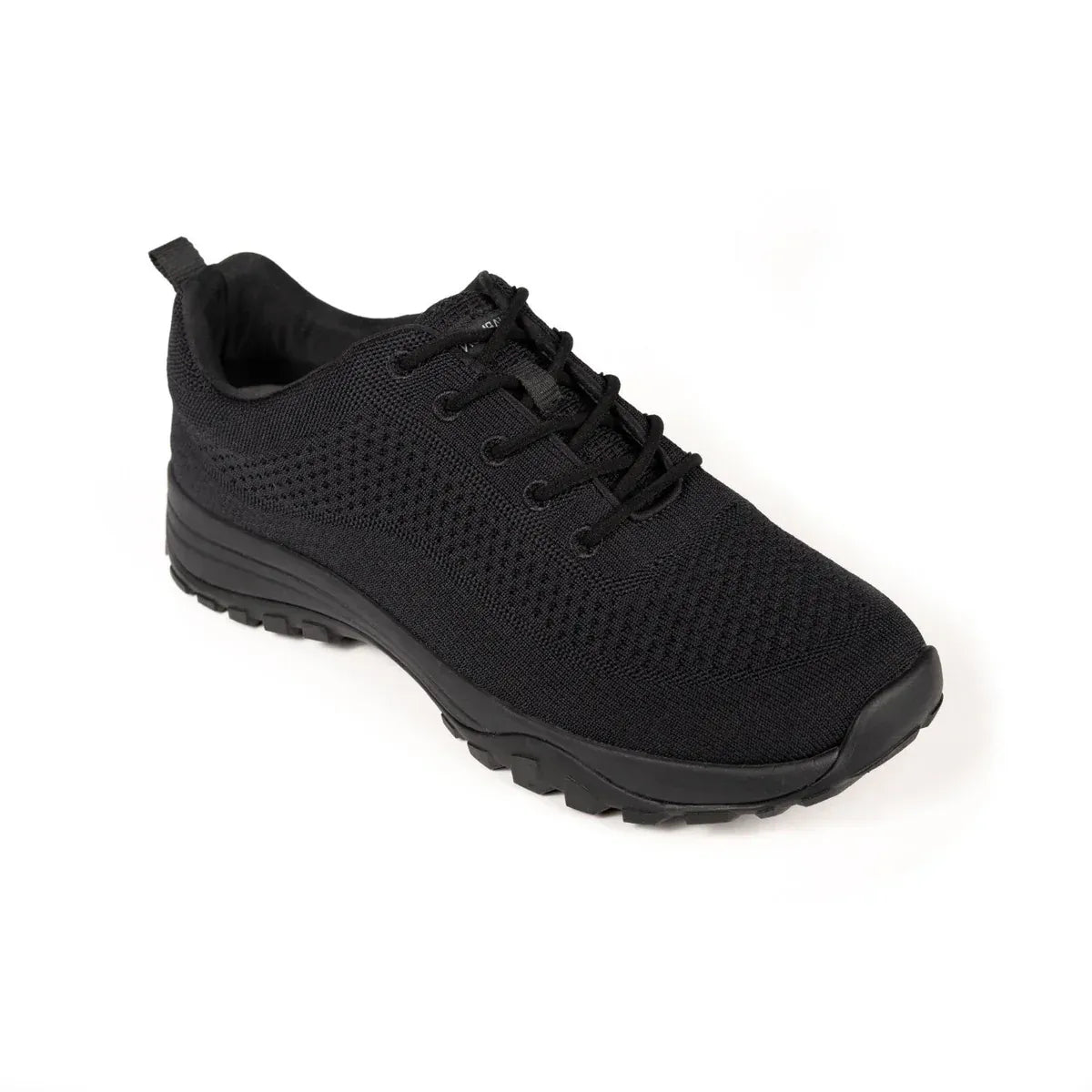 Black bamboo knit grounding sneaker