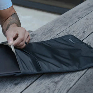 Man opening black travel organizer DSC06981