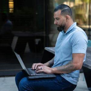 Man using laptop outdoors, DSC07031-2-scaled