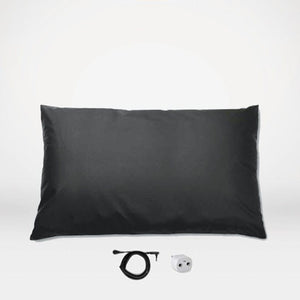 EA3017_1 Black pillow with accessories