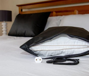 EA3017_4 Black pillow with zipper and cord on bed