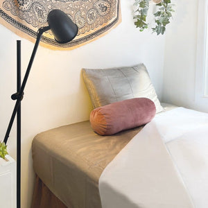 Bedroom with lamp and bolster pillow (GO11131)