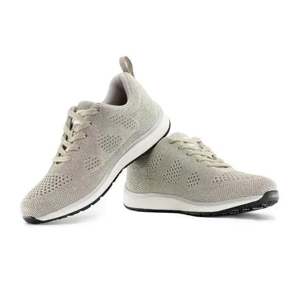 Platinum knit grounding shoes with platinum stacked laces