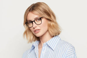 Woman wearing Clark gloss black glasses
