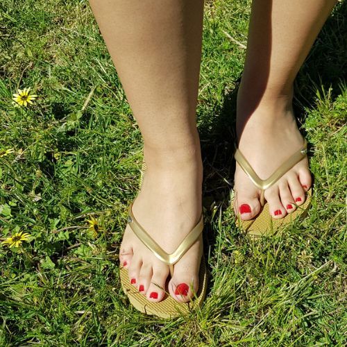 Women's Gold Grounding Thongs