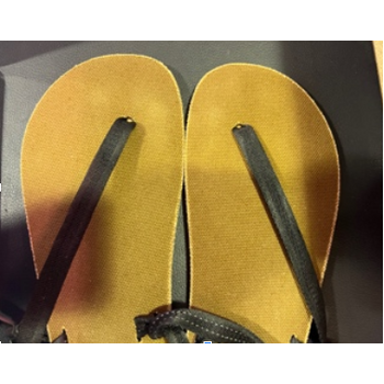 Ex-Demo Earth Runners - Black Lifestyle Size 42