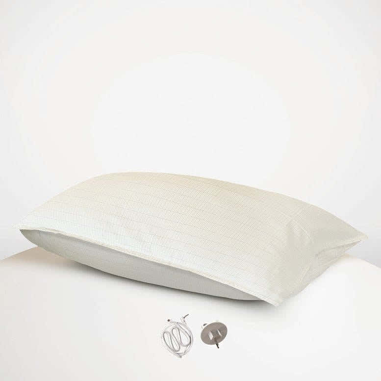 GO2905 Pillow with silver accents